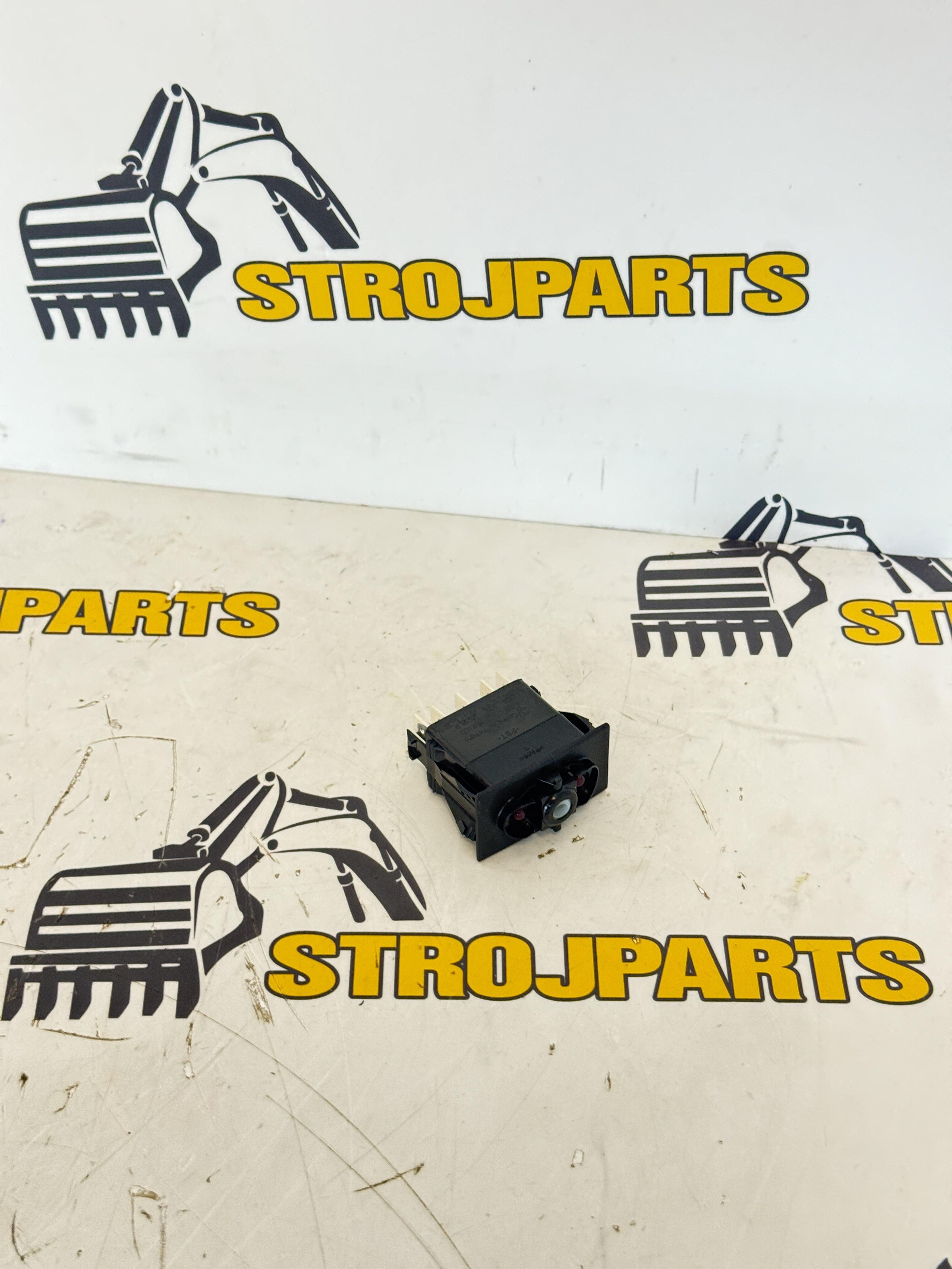 12V ELEKTRICKÝ SPÍNAČ JCB – 701/E8986