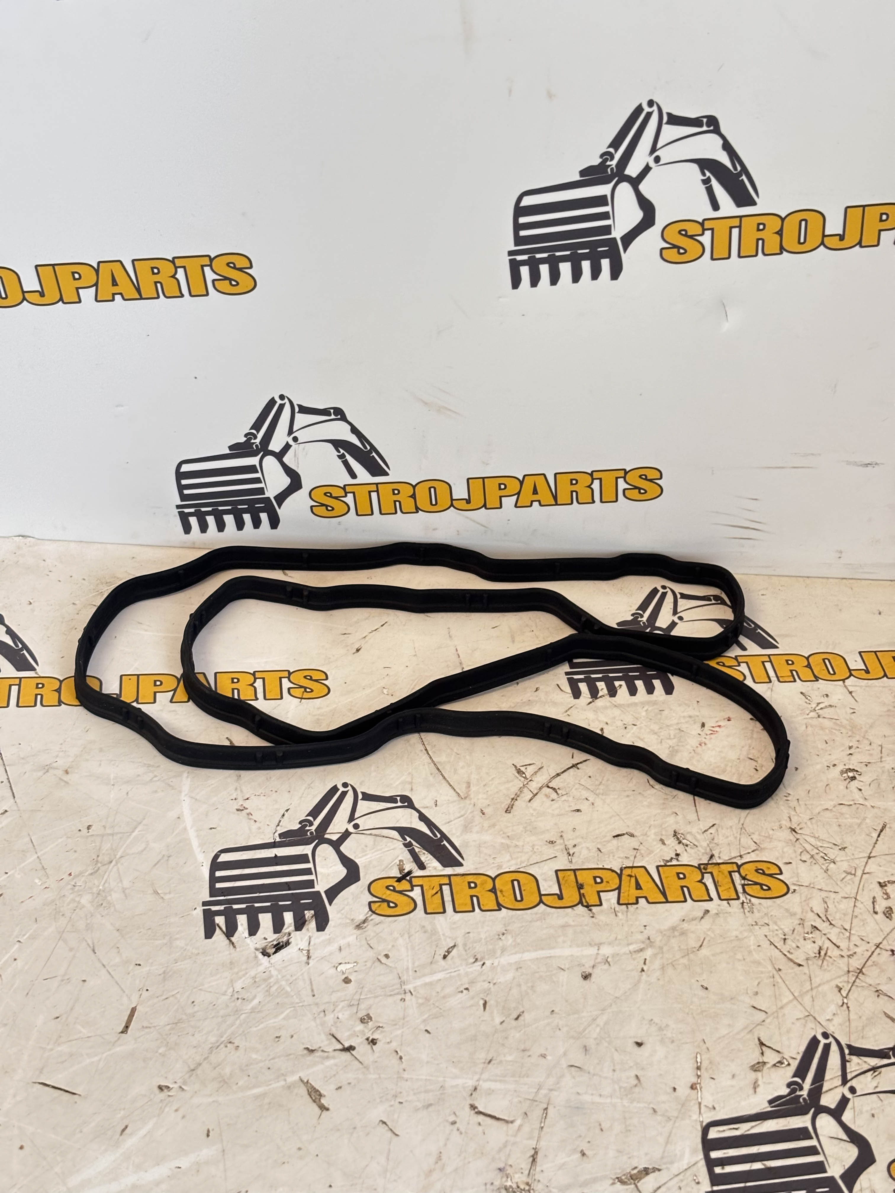 TĚSNĚNÍ VÍKA VENTILŮ 6751118110 KOMATSU