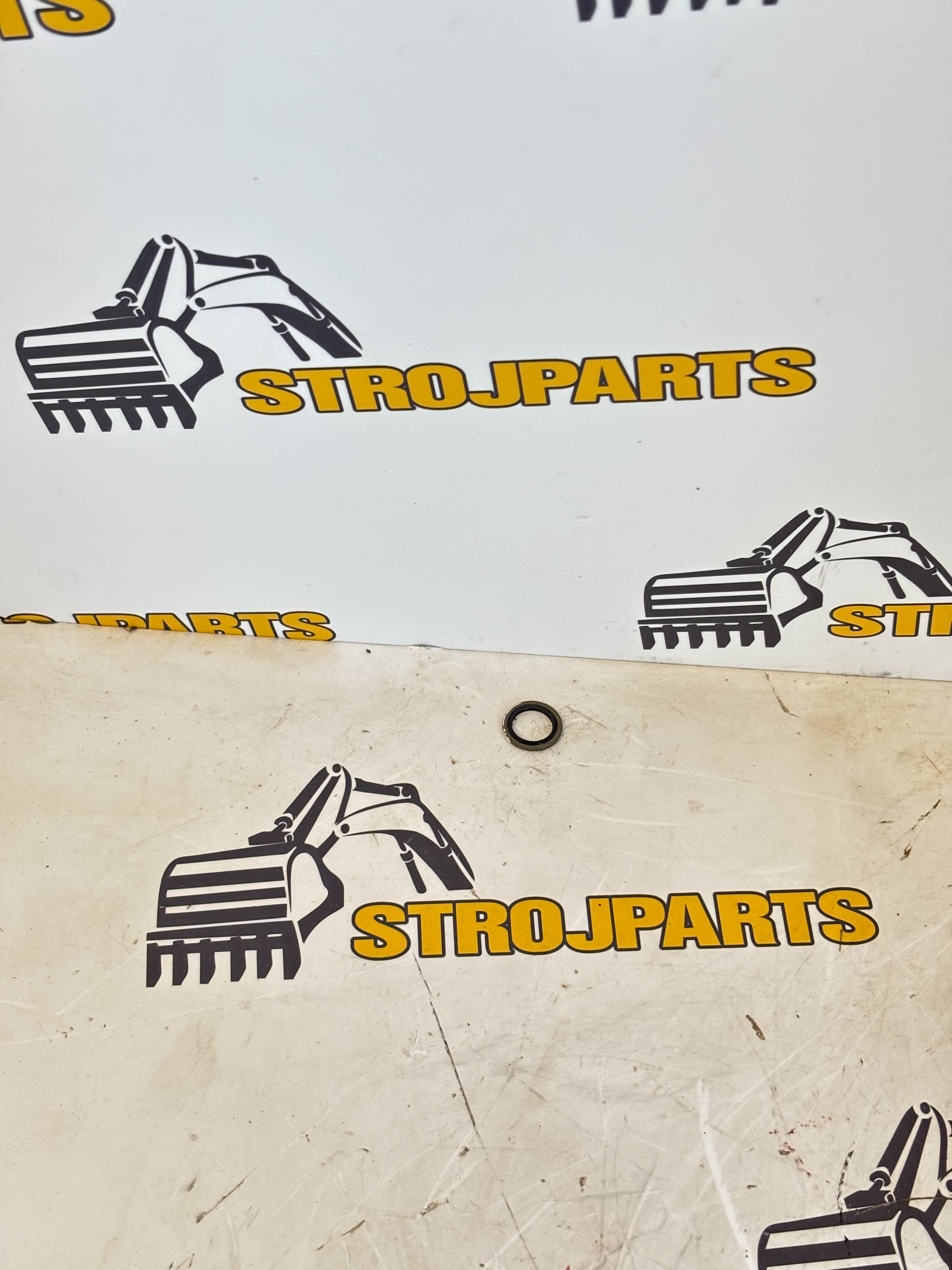 TĚSNĚNÍ PALIVOVÉHO POTRUBÍ 6745711130 KOMATSU