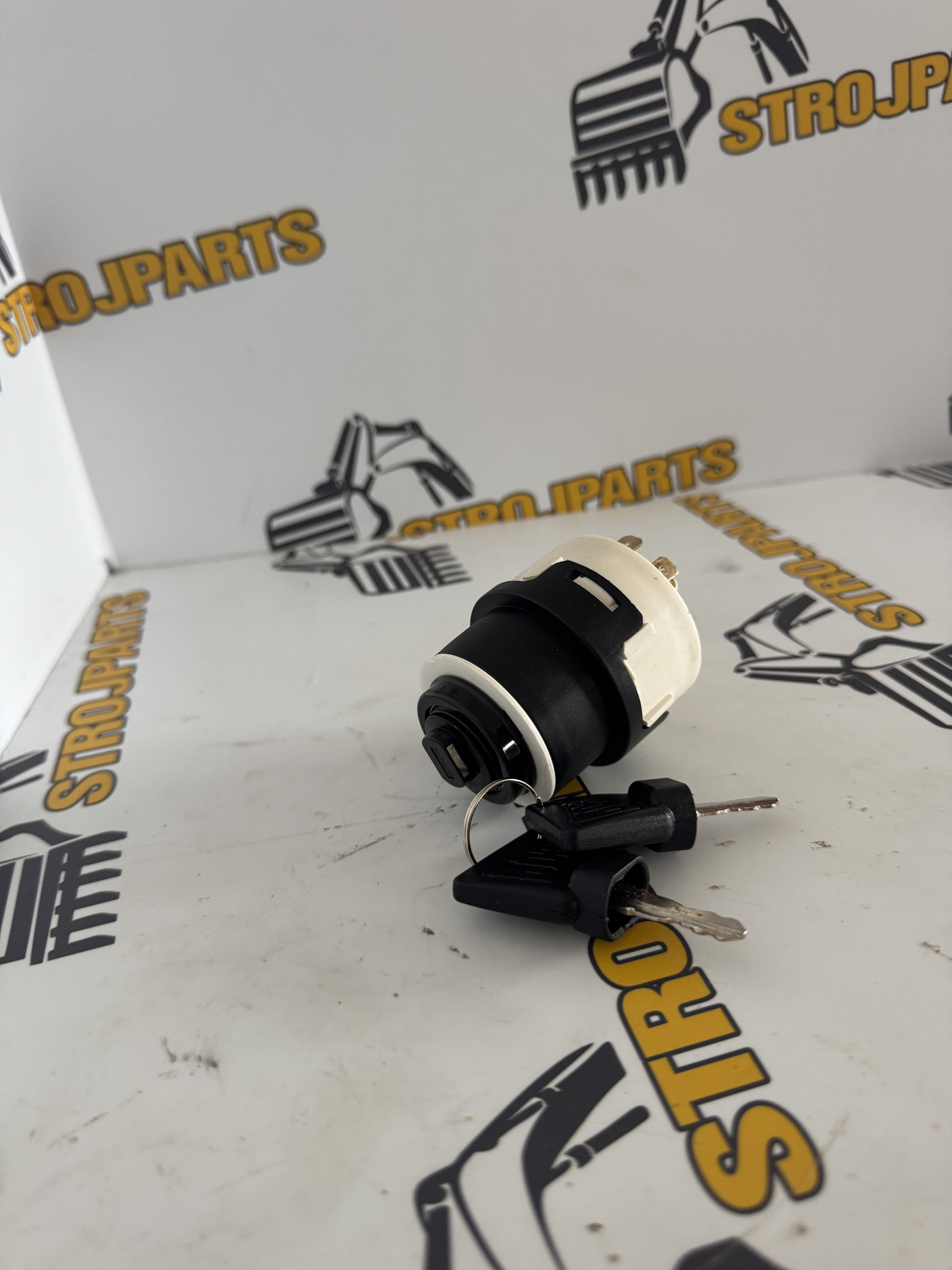 SPÍNACÍ SKŘÍŇKA