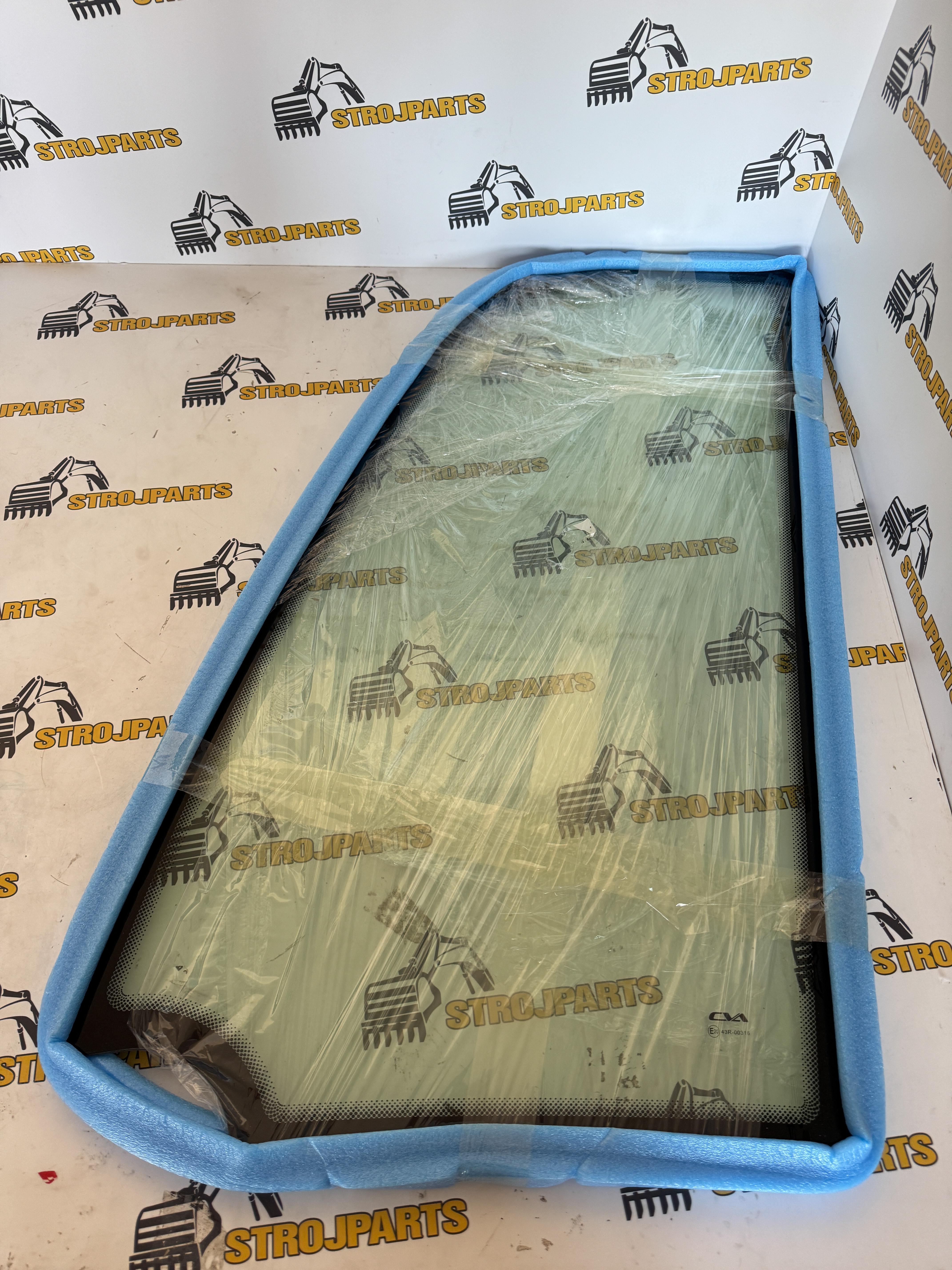 SKLO DVEŘÍ HORNÍ LEVÉ TVRZENÉ ZELENÉ SE SÍTOTISKEM JCB