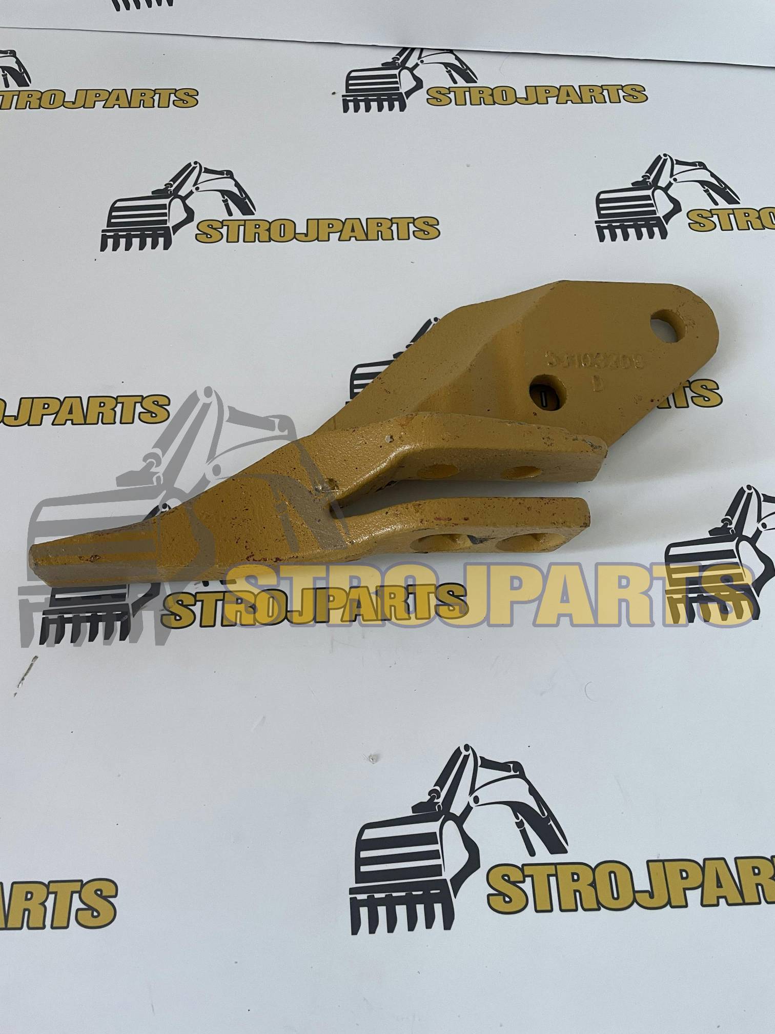 ZUB ROHOVÝ JCB PRAVÝ