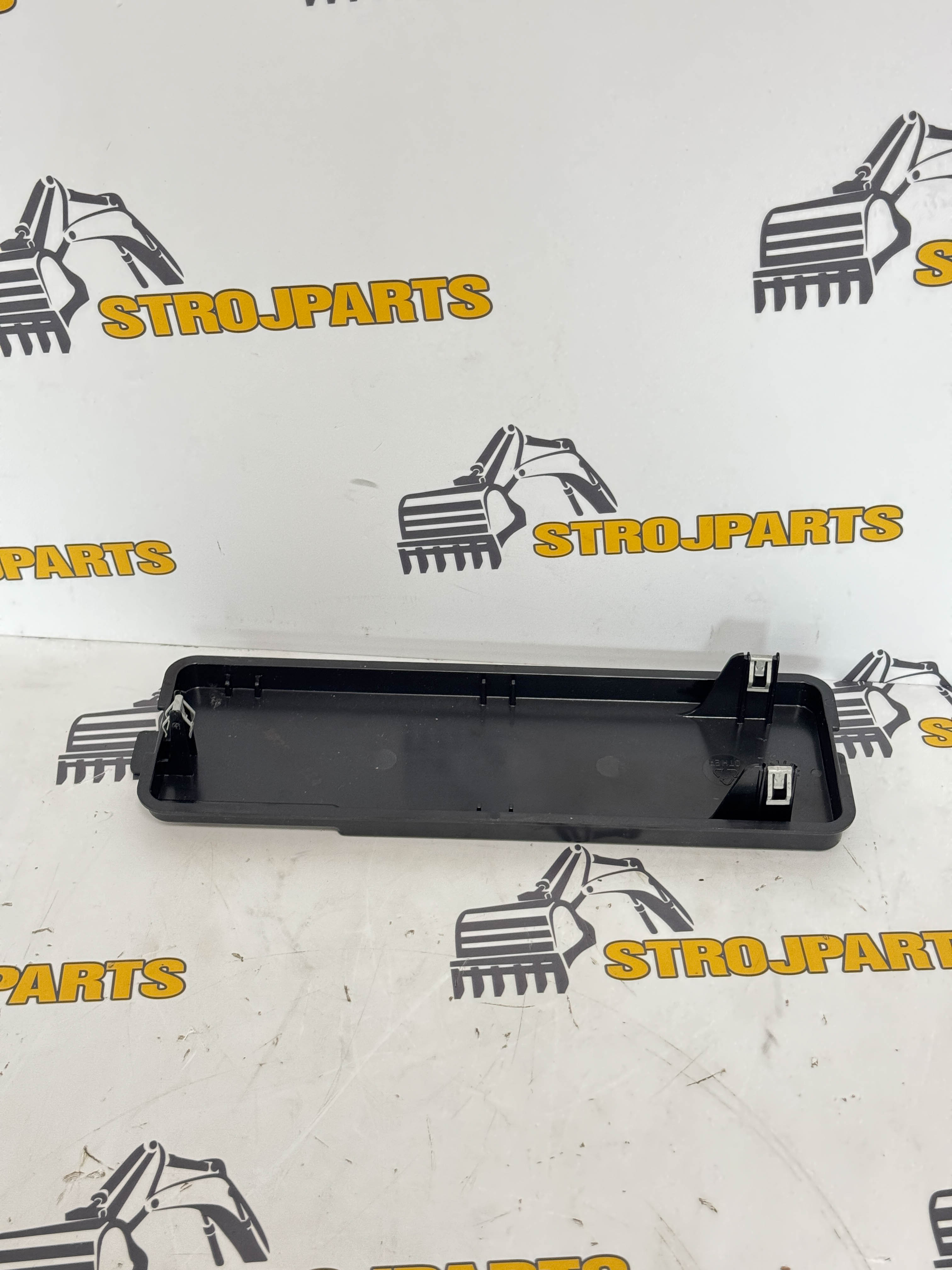 KRYT POJISTKOVÉ SKŘÍNĚ