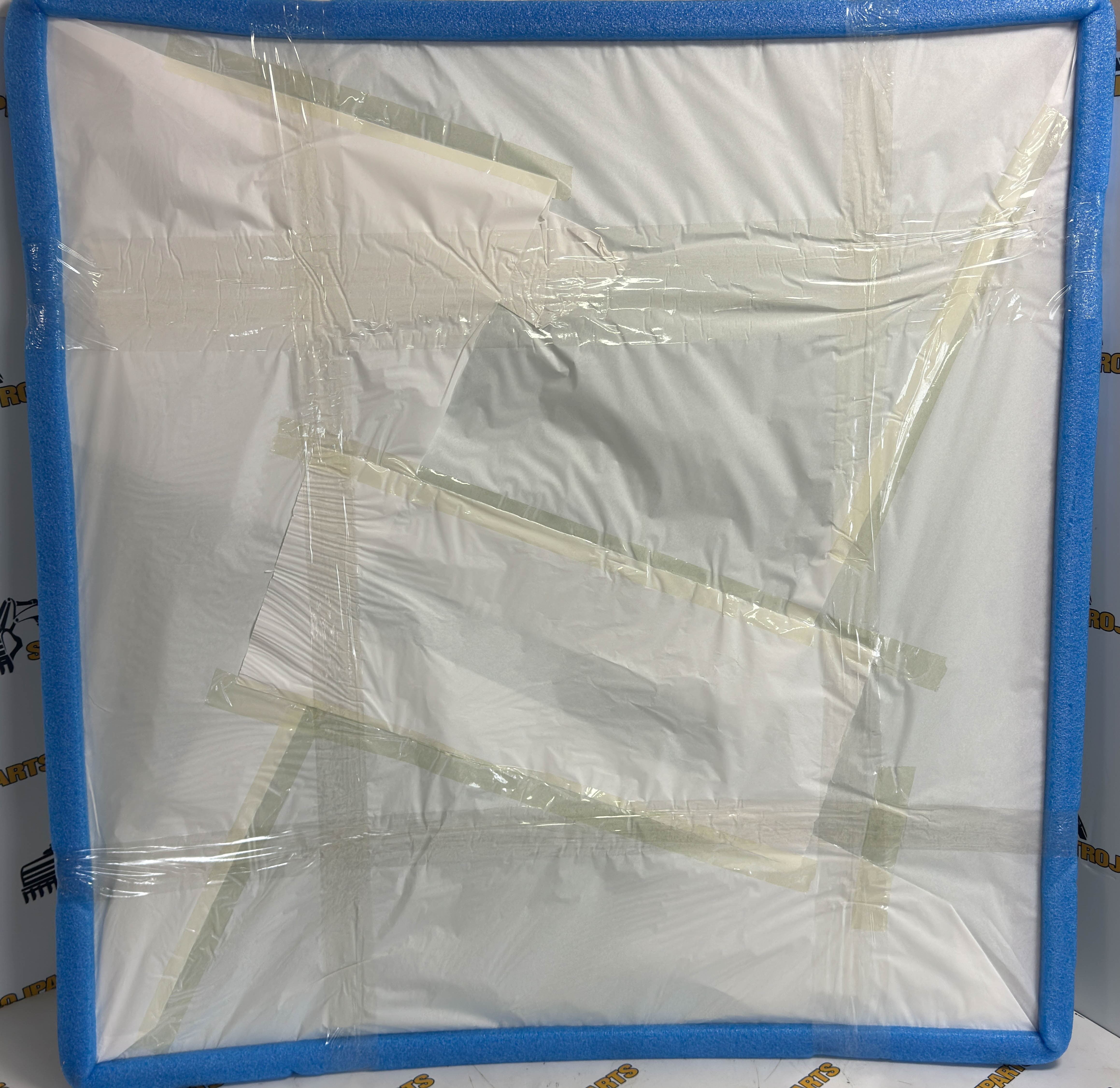 ČELNÍ SKLO TVRZENÉ ZELENÉ SE SÍTOTISKEM KOMATSU