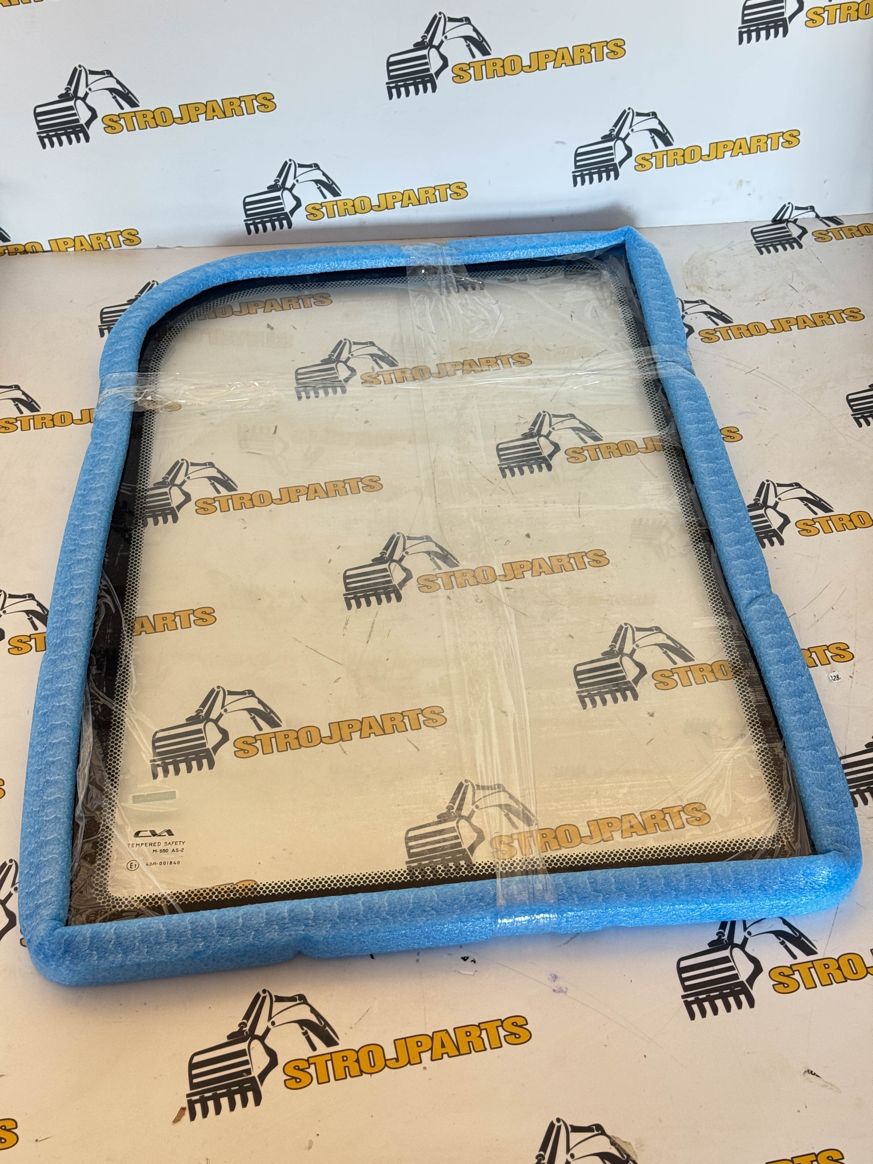 SKLO DVEŘÍ HORNÍ CAT