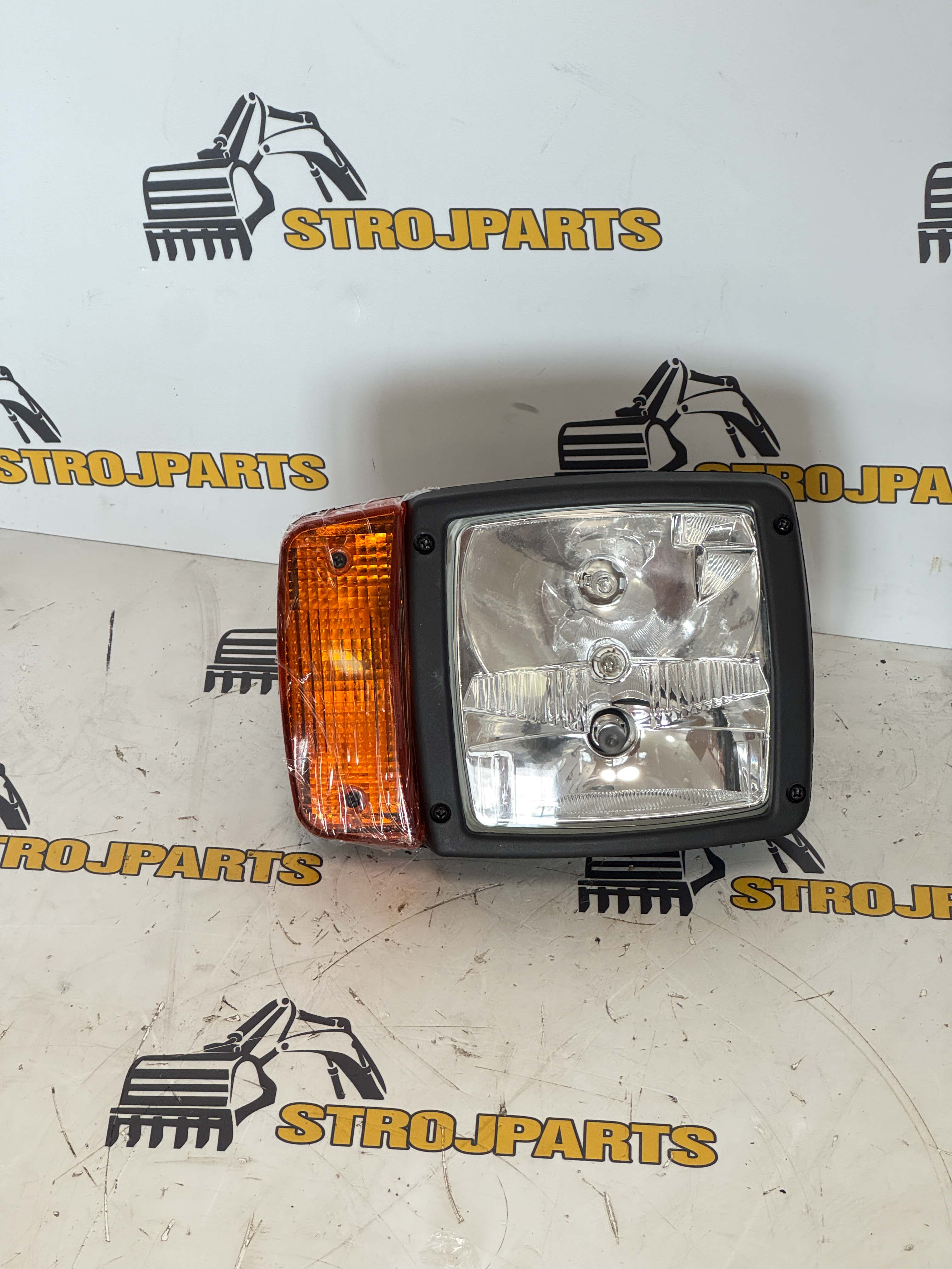 PRAVÉ PŘEDNÍ SVĚTLO