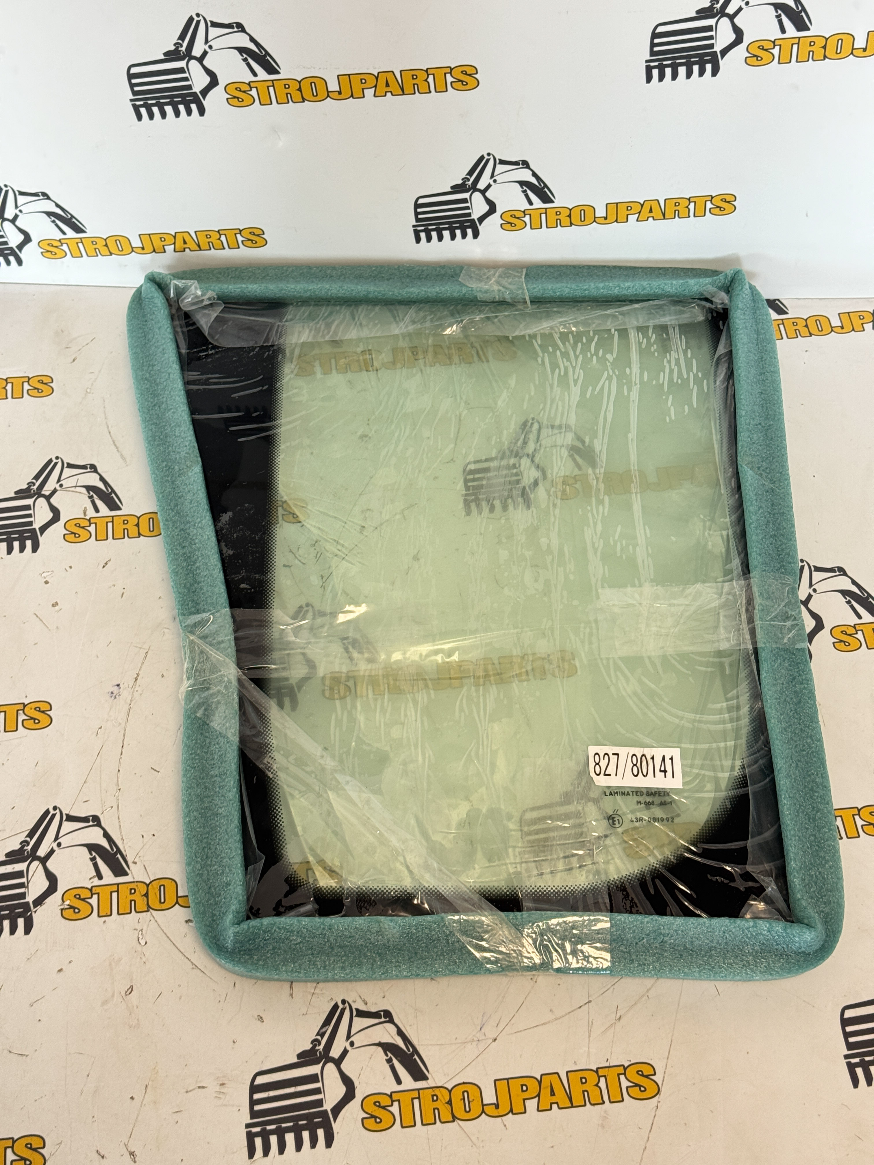 SKLO LEVÉ SPODNÍ ČELNÍ LAMINOVANÉ JCB