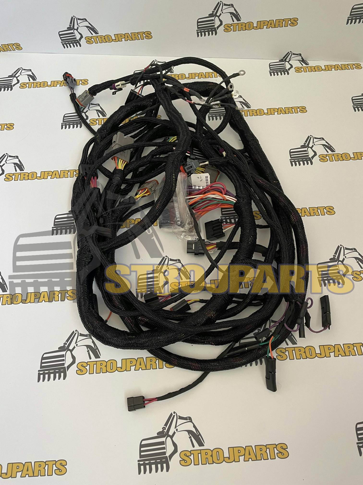 POJISTKOVÁ SKŘÍŇ S KABELÁŽÍ